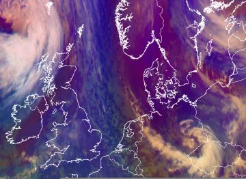 convergence_lines_over_seas_and_lakes
